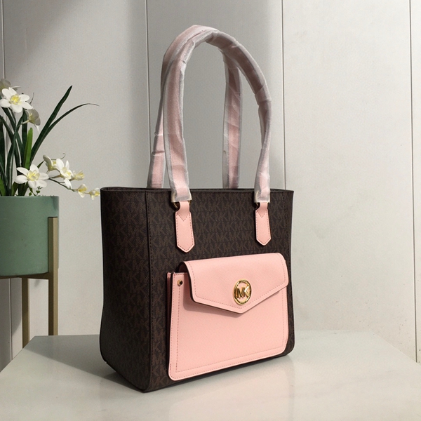 マイケルコースバッグ背面デザイン